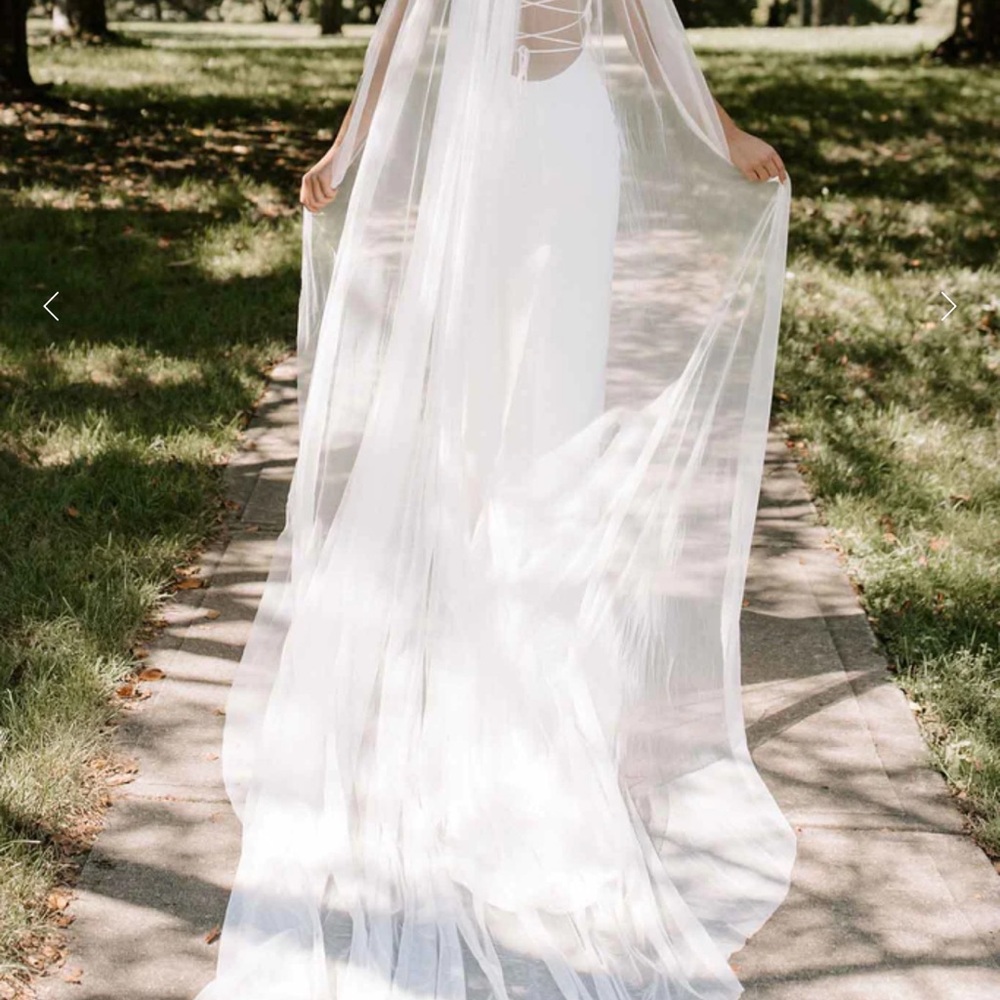 Grace loves lace- grace veil. White sheer wedding bridal veil. New.